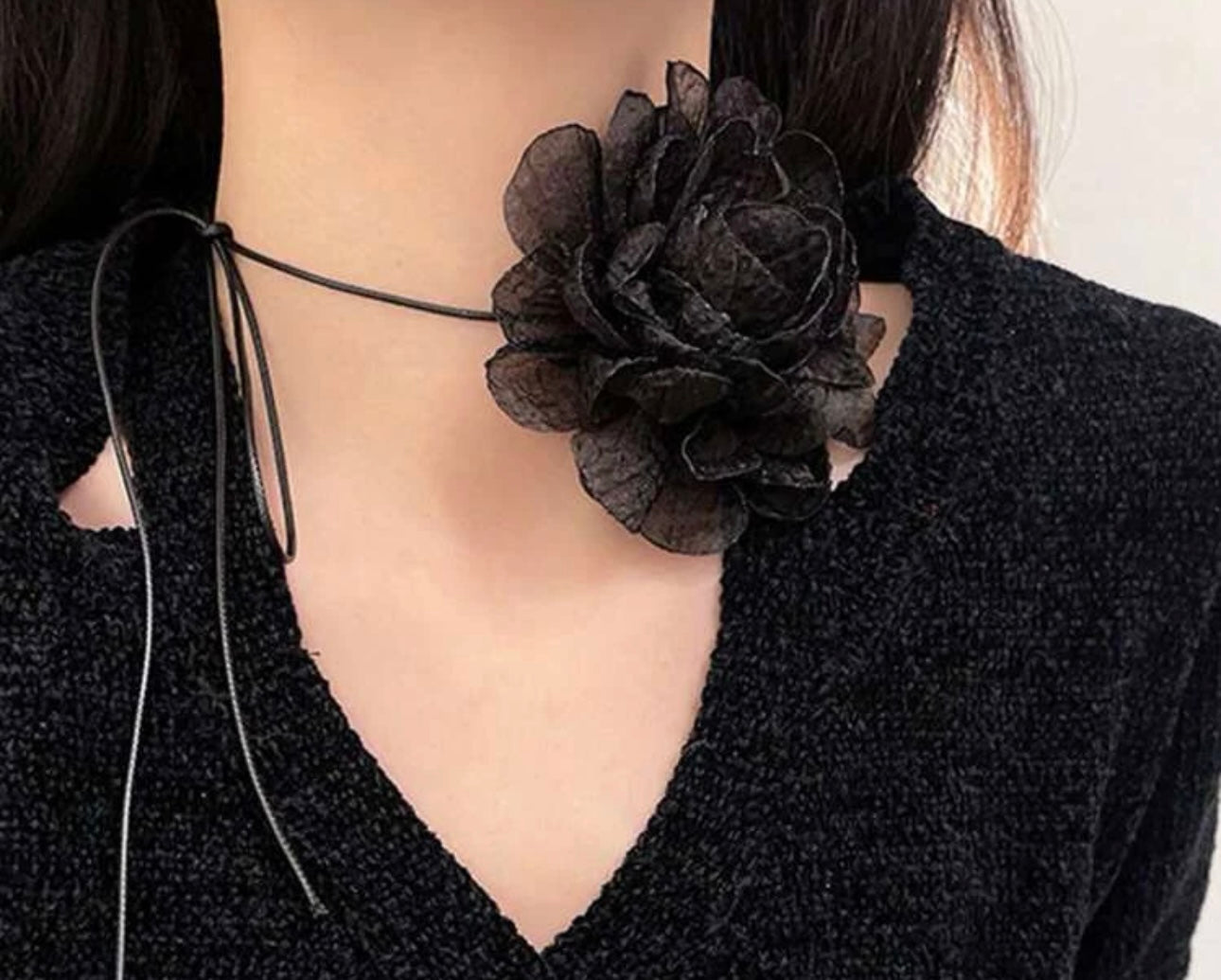 Rosa choker