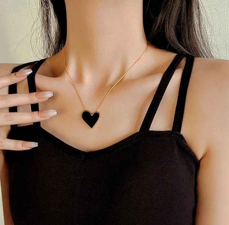 Black heart Necklace